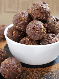 Chocolate for brunch or a snack. Sounds good? These vegan truffles are enriched with oats, banana, coconut and walnuts. I love chocolate in any possible ways.. No Bake Chocolate Energy Balls recipe.