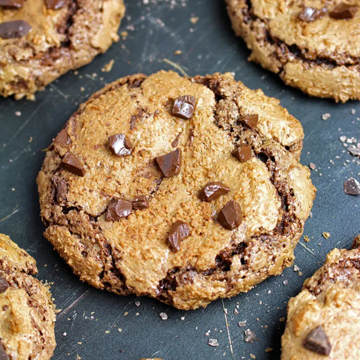 Chocolate, chocolate and more chocolate! Do you know anyone who doesn´t like it? I bet there are many, many more of those who adore it! Chocolate Chocolate Chunk Cookies recipe just for you..