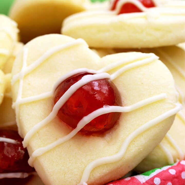 Valentine‘s Maraschino Cherry Shortbread Cookies.. Heart shaped cookies for all of you who are in love. If you love Valentine‘s Day and plan to make a surprise for your loved one, I give you these fantastic cookies.