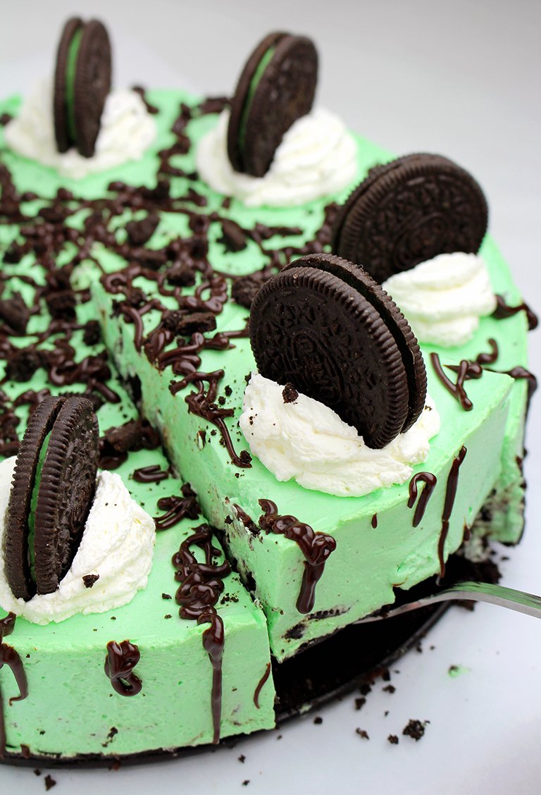 Easy No Bake Oreo Mint Cheesecake