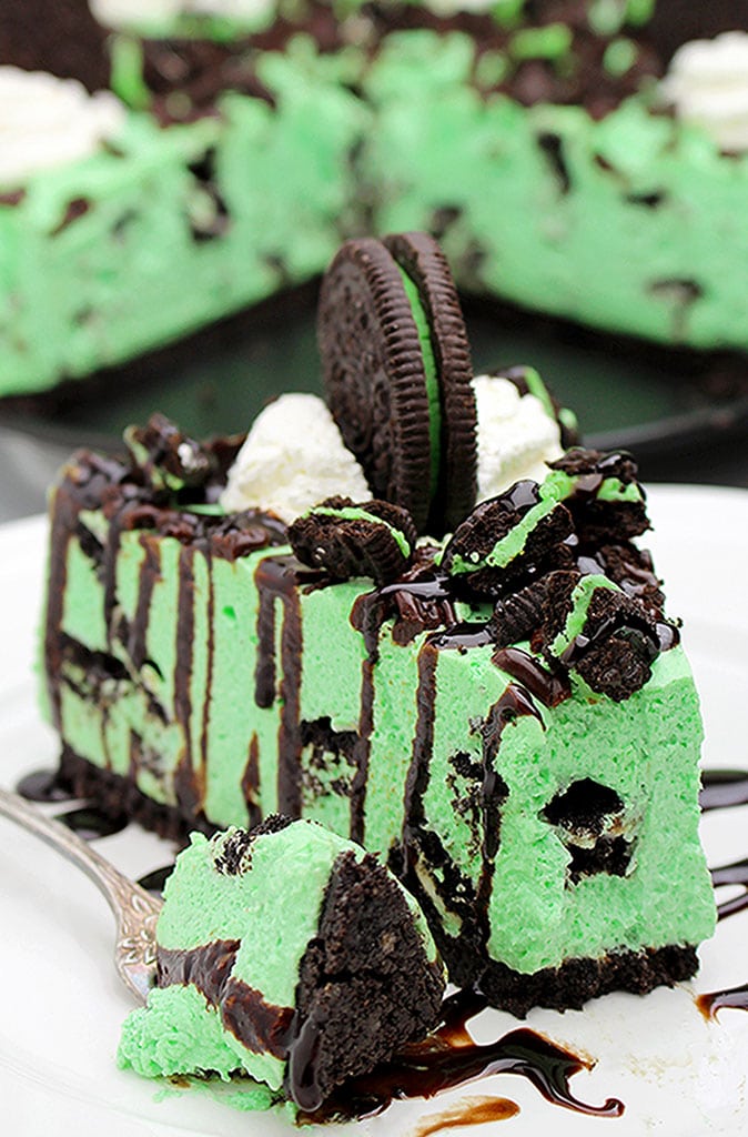 For all of you Oreo fans I have a great suggestion for a dessert – Easy No Bake Oreo Mint Cheesecake. It is a simple, light and refreshing cheesecake