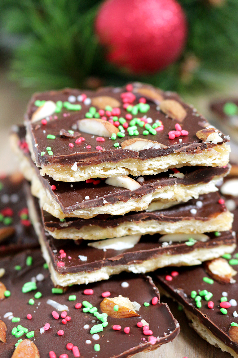 Easy Christmas Crack Saltine Toffee is a perfect crunchy Christmas treat. It‘s a last minute dessert for all those who don‘t have enough time for preparing holiday desserts.