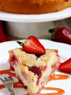 Fresh Strawberry Cream Cheese Cake is definitely one of my favorite cakes and it has a special place in my cookbook. There is a special place for a special cake ♥