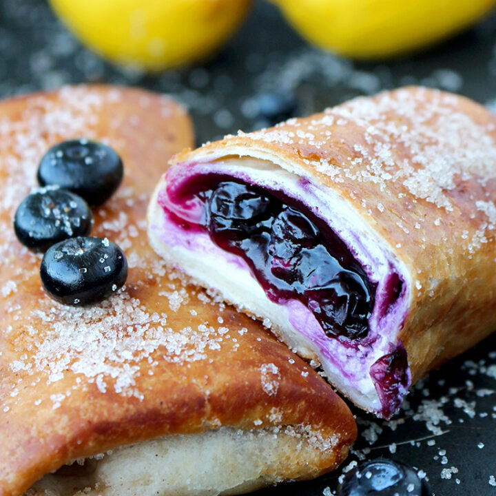 Chimichangas with cream cheese and blueberry sauce – a recipe for perfectly tasty Blueberry Cheesecake Chimichangas ♥