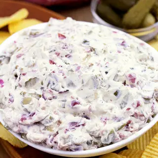 Our favorite appetizer for the Game Day is a dip that takes only 5 minutes to prepare – No Bake Dill Pickle Dip