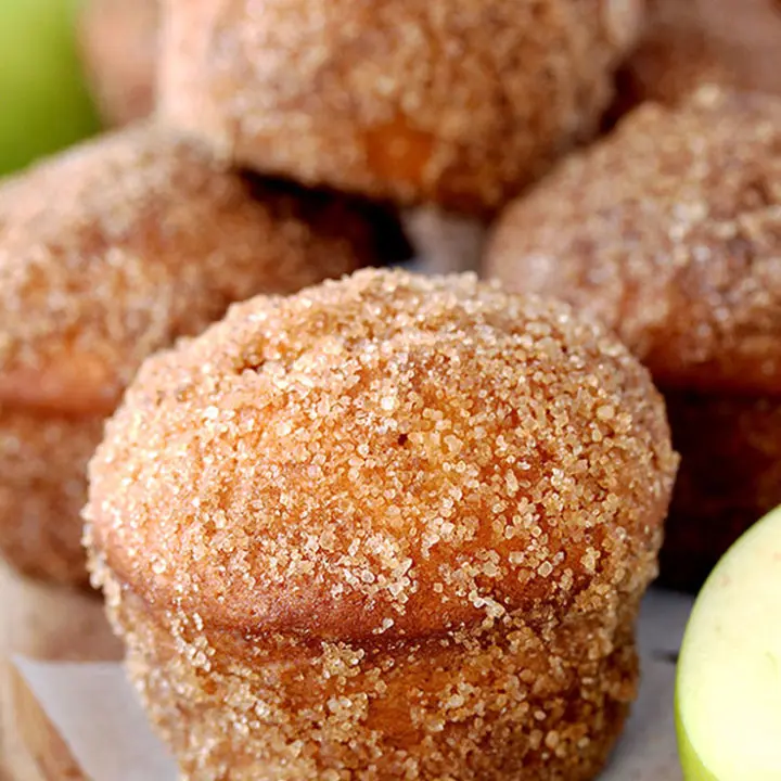 Cinnamon Sugar Apple Muffins – soft muffins full of juicy apples, coated in brown sugar and cinnamon, make a perfect breakfast. It´s a right recipe at a right time – ideal for apple season.