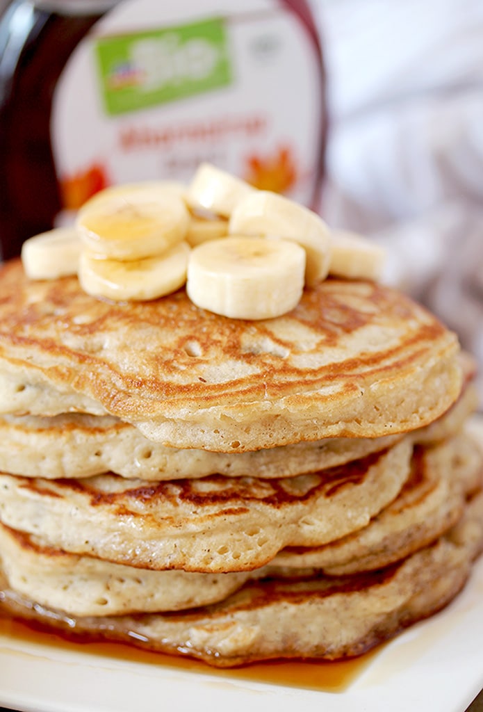 How to make perfect, homemade fluffy Banana Pancakes? It´s actually really quick and easy. For this recipe, you´ll need a couple of simple ingredients that can be found in every kitchen. Take some time to prepare a delicious breakfast and make your weekend complete.