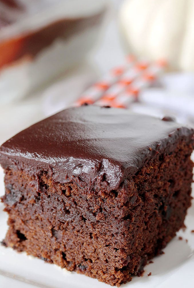 Easy Chocolate Pumpkin Cake With Chocolate Ganache – this extra moist chocolate, pumpkin cake, topped with chocolate ganache is a perfect fall treat.