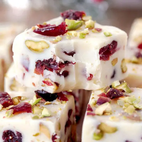 This quick and easy Cranberry Pistachio Fudge made of white chocolate, sweet condensed milk, dried cranberries and pistachios are just perfect for holidays like Thanksgiving, Christmas, New Year´s Eve…
