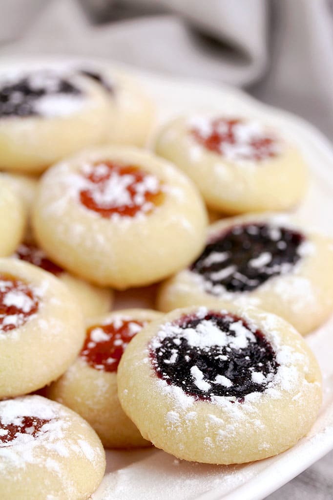 Jam Thumbprint Cookie Recipe – these quick and easy, simple, old – fashioned thumbprint cookies, that are made from a few simple ingredients and have jam inside, are the Christmas cookies that mustn’t be forgotten.
