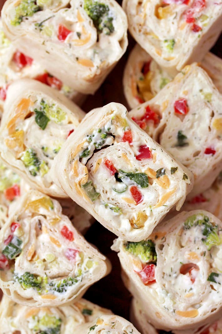 Vegetable Tortilla Roll Ups is a quick and easy starter and perfect party bites, made of tortillas filled with cream cheese, mayo, sour cream, spices, cheddar cheese, mozzarella and vegetables, rolled and sliced. These delicious bites that are perfect for every occasion will be loved by all those who prefer quick and easy recipes. 