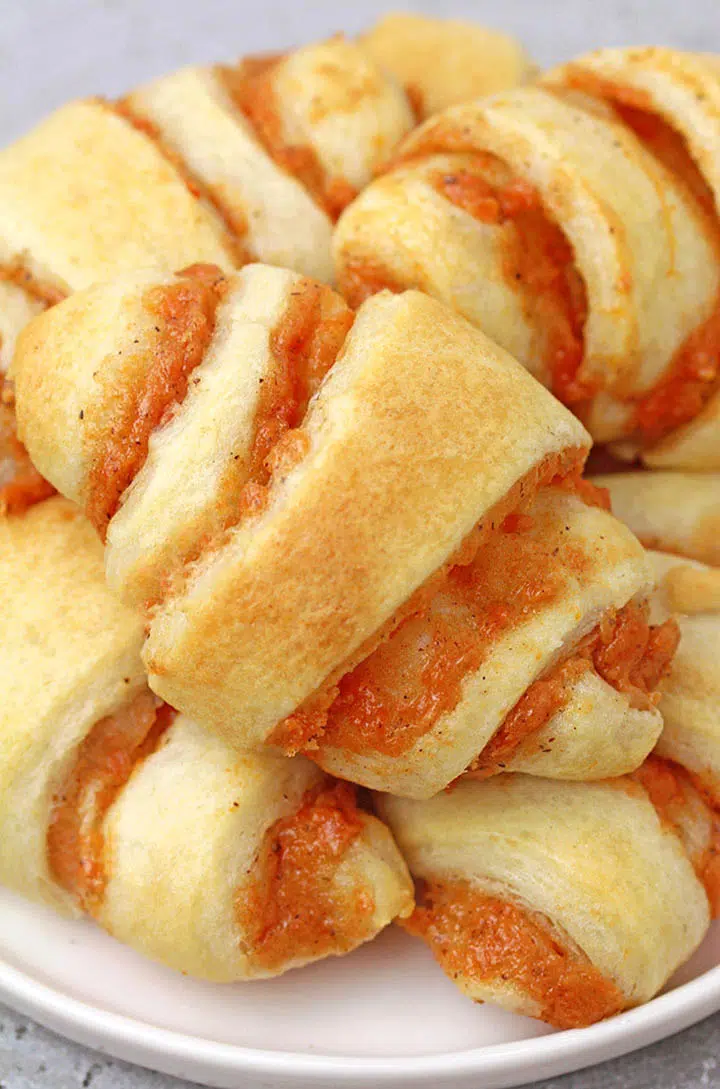 Mini Pumpkin Cheesecake Crescent Rolls – are crescent rolls filled with pumpkin, cream cheese, sugar and spices. It will only take 25 minutes to prepare this delicious fall pastry, that can be a perfect breakfast, fall snack or a holiday treat for Thanksgiving Day.