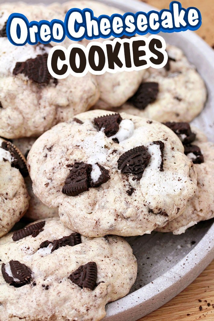 Oreo Cheesecake Cookies – these delicious cookies made with cream cheese and Oreo, that are so easy to make will complete your Christmas cookies plate. These incredible cookies melt in your mouth, while Oreo makes them crunchy at the same time.