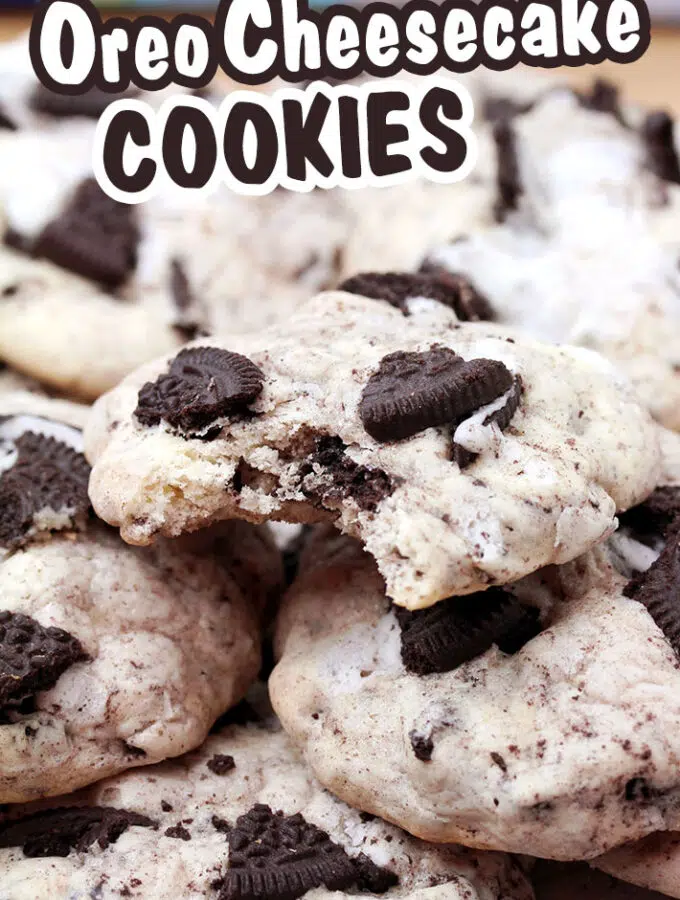 Oreo Cheesecake Cookies – these delicious cookies made with cream cheese and Oreo, that are so easy to make will complete your Christmas cookies plate. These incredible cookies melt in your mouth, while Oreo makes them crunchy at the same time.