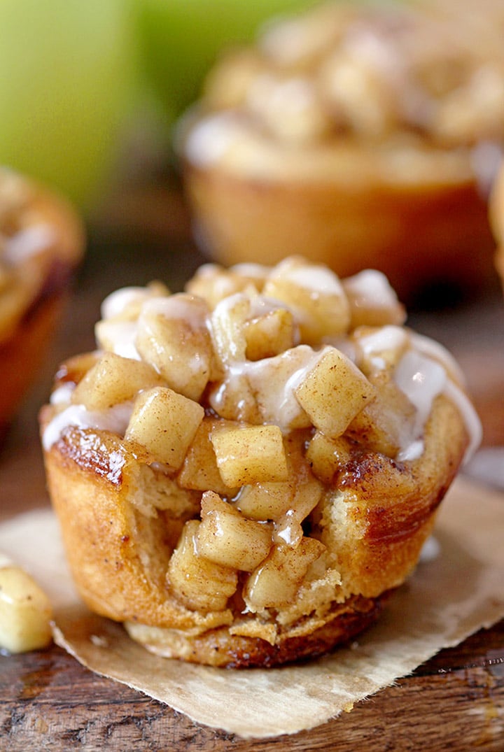 Apple Pie Cinnamon Roll Cups – made with Pillsbury refrigerated cinnamon rolls, filled with homemade apple pie filling, baked in a muffin tin are very delicious and quick and easy to prepare. They can be perfect for breakfast, brunch or as a dessert. 