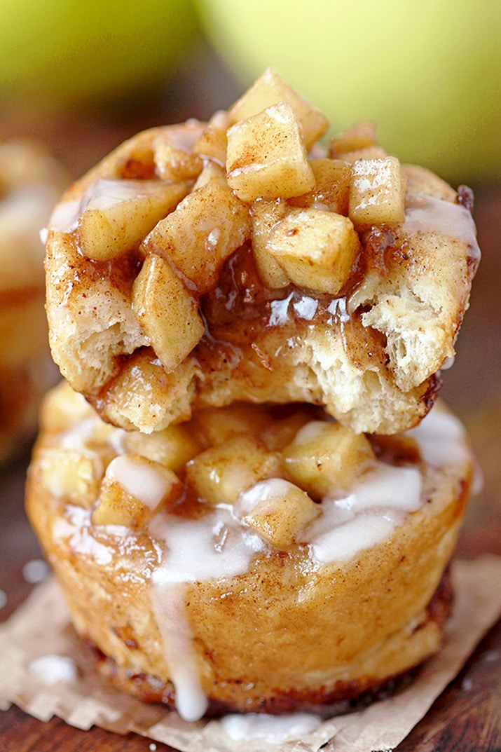 Apple Pie Cinnamon Roll Cups – made with Pillsbury refrigerated cinnamon rolls, filled with homemade apple pie filling, baked in a muffin tin are very delicious and quick and easy to prepare. They can be perfect for breakfast, brunch or as a dessert.