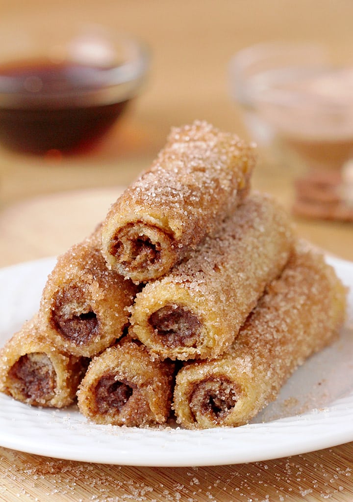 Cinnamon Roll French Toast Roll Ups – perfect breakfast or brunch that you will love and that’s so quick and easy to prepare. It’s made of soft bread rolled with a rolling pin, spread with cinnamon, butter and brown sugar filling, rolled, then dipped into eggs, milk and vanilla, cooked in a frying pan on butter and finally coated with cinnamon and sugar.