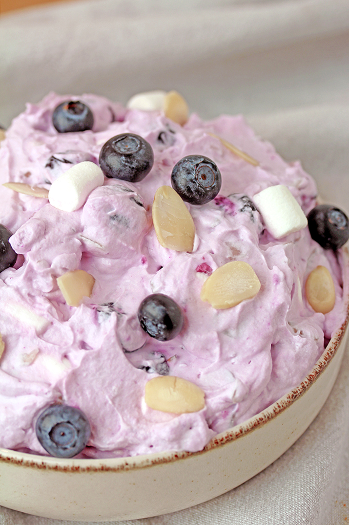 Blueberry Cheesecake Fluff Salad – quick and easy make – ahead dessert salad, made with 7 basic ingredients in 10 minutes is perfect for potluck, picnic, barbecue or holidays. It’s a cold, refreshing treat perfect for hot summer days.
